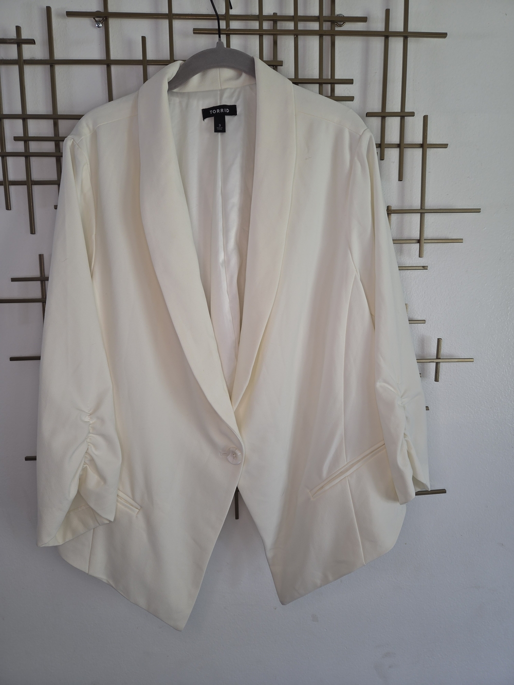 Torrid Ivory Ruched Sleeve Blazer – Size 3